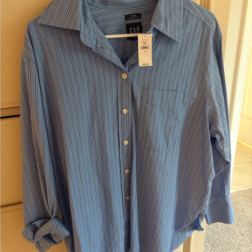 GAP women’s striped button up shirt